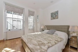 Two-Bedroom Flat | 2 bedrooms, free WiFi - 46 Harrington Gardens (London)
