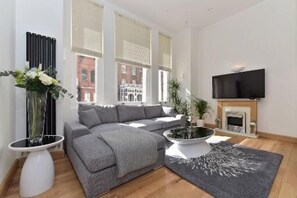 Two-Bedroom Flat | Living room | Flat-screen TV - 46 Harrington Gardens (London)
