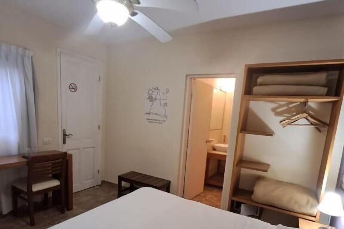 Minibar, caja de seguridad en la habitación y cortinas blackout 