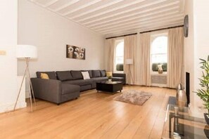 Three-Bedroom Apartment | Living area - 55 Lower Belgrave (London)