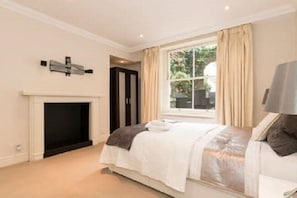 Three-Bedroom Apartment | Free WiFi