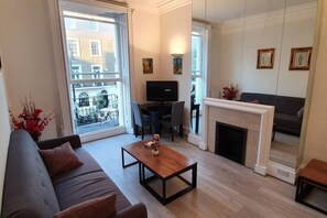 One-Bedroom Apartment | Living room - 55 Lower Belgrave (London)