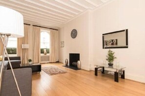 Three-Bedroom Apartment | Living area - 55 Lower Belgrave (London)
