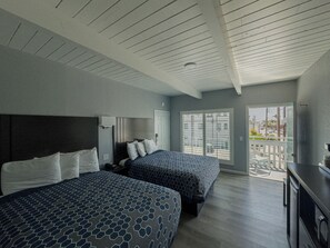 Two Queen Beds - Second Floor | Free WiFi, bed sheets - Sea Garden Inn Pismo Beach- San Luis Obispo (Pismo Beach)
