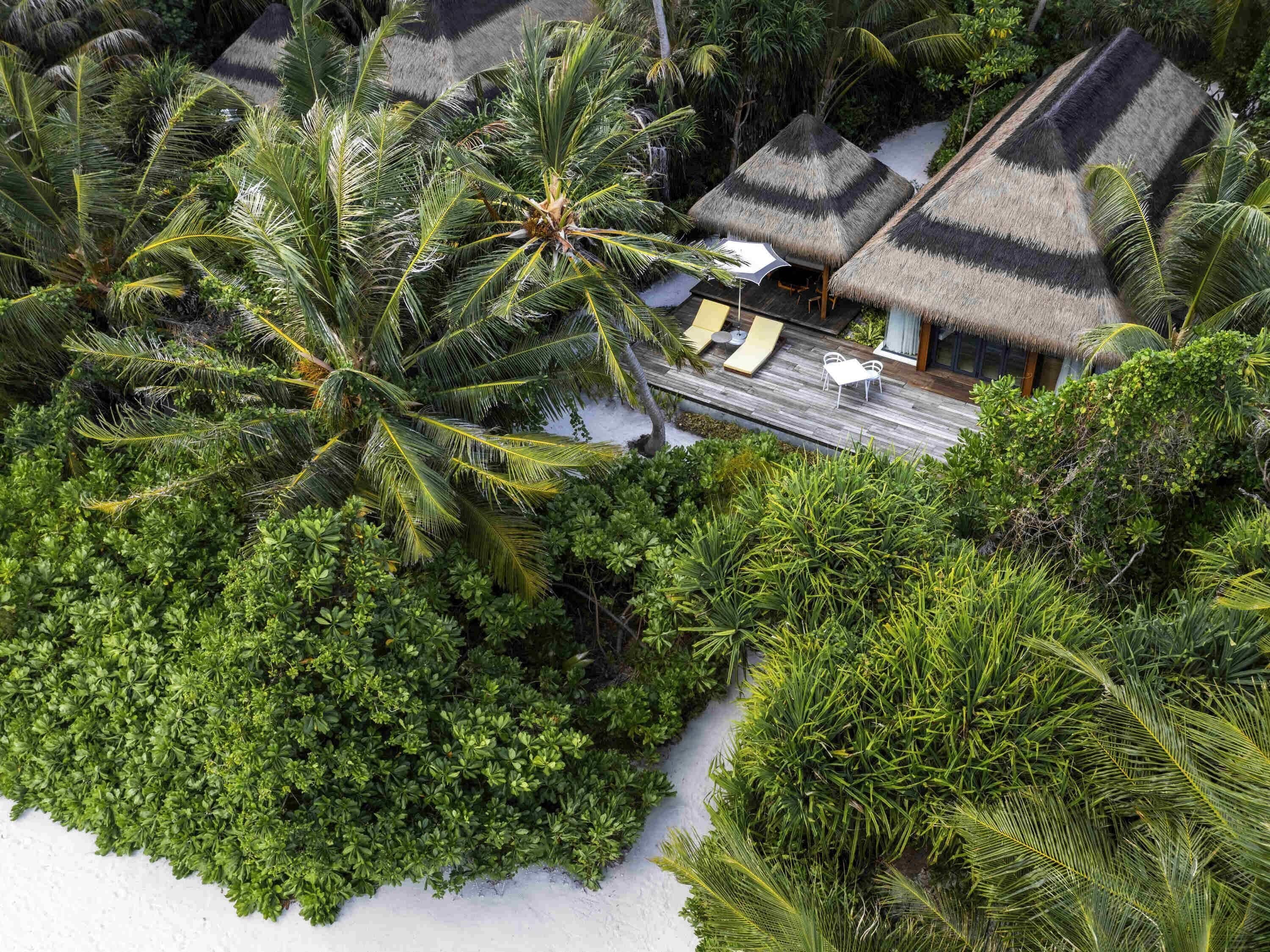 Ropa de cama de alta calidad y minibar 