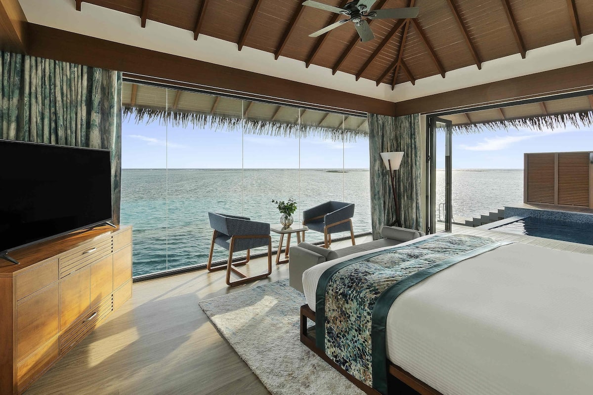 Villa (Aqua) | Premium bedding, minibar, in-room safe, desk