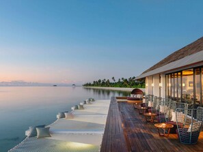 3 bar/ruang istirahat, bar tapas