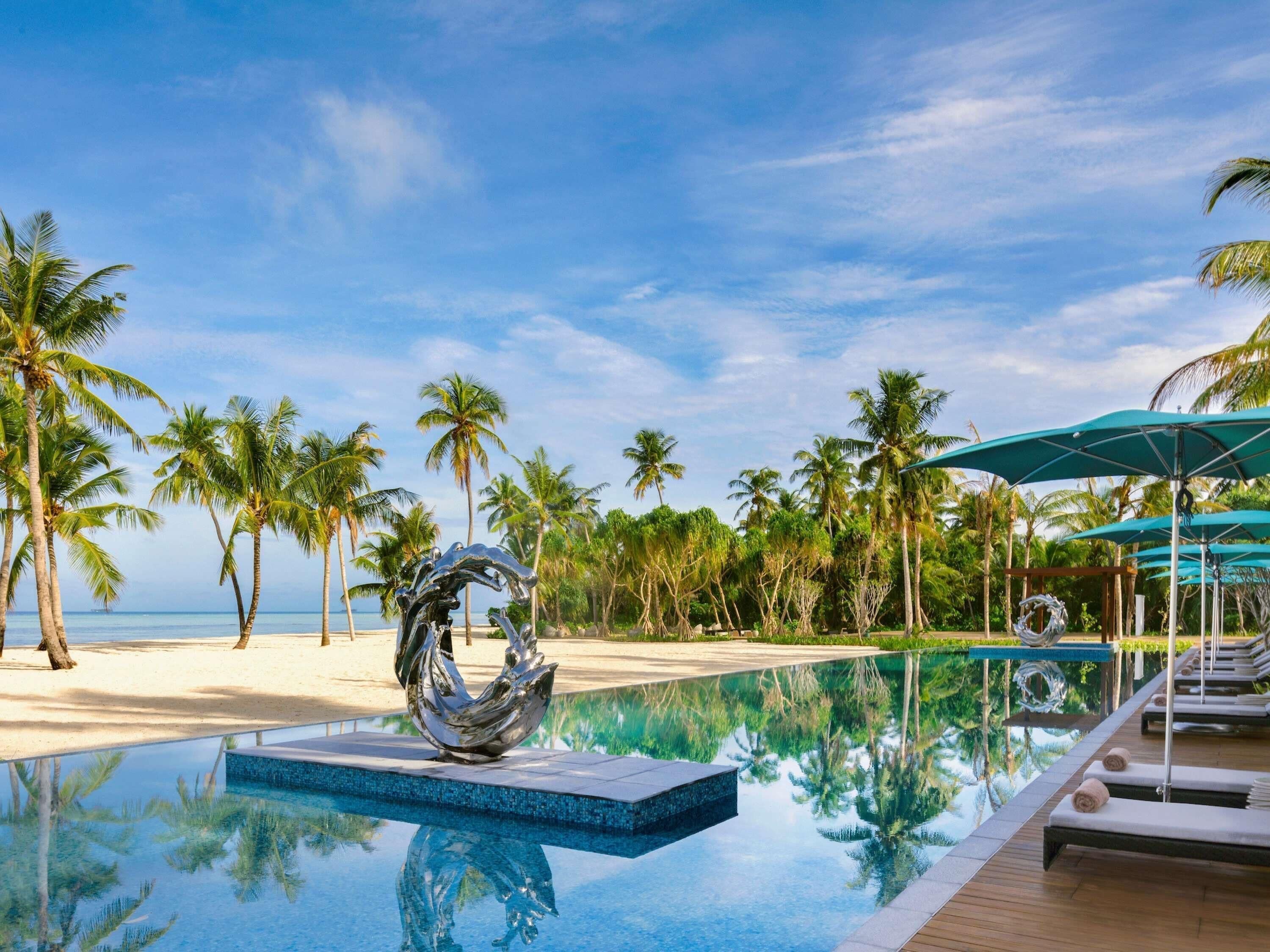 3 bars/lounges, tapas bar