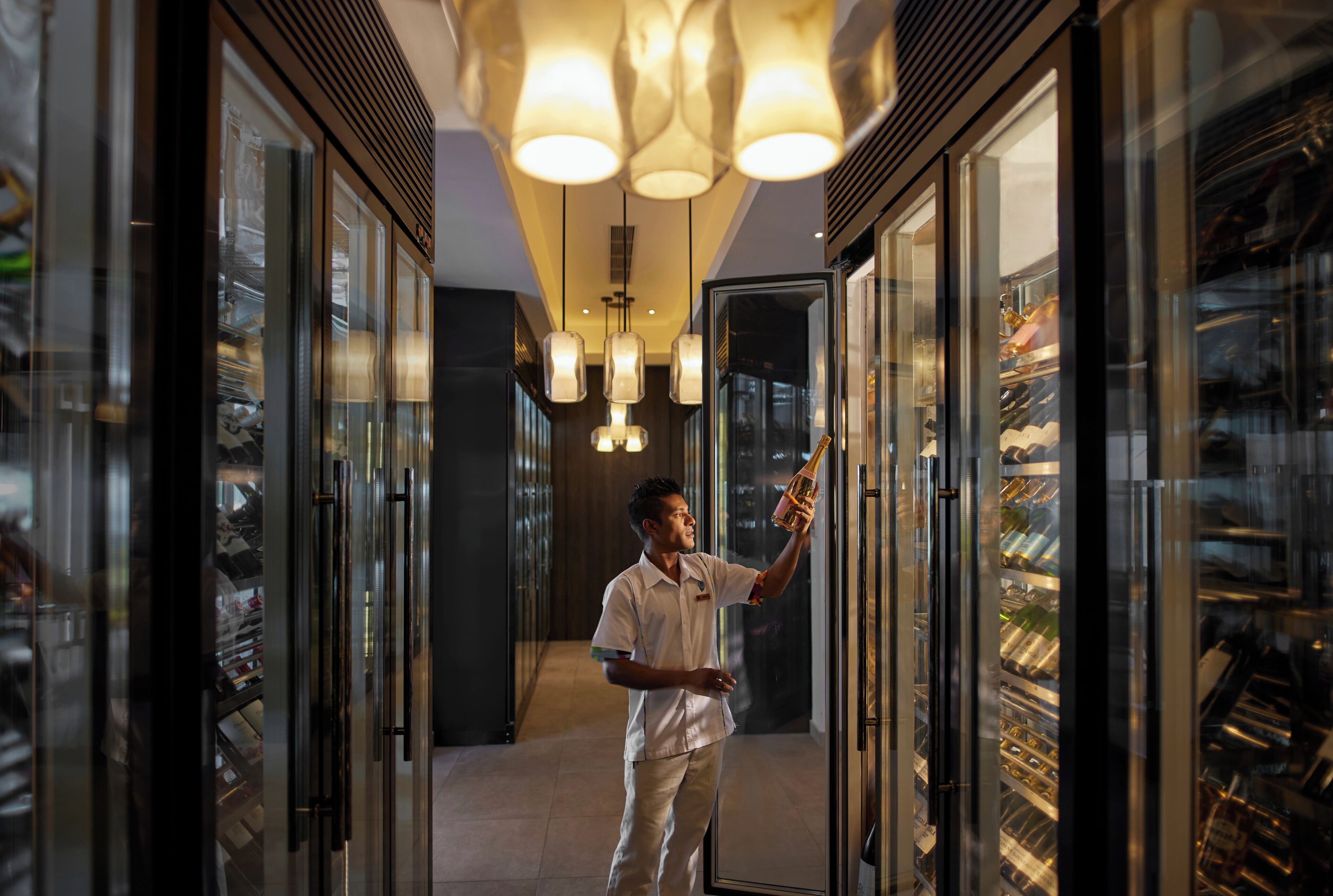 3 restaurants, breakfast, lunch, dinner served; vegetarian cuisine