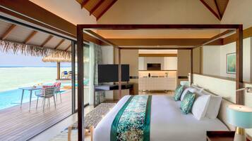Suite, 1 King Bed | Premium bedding, minibar, in-room safe, desk