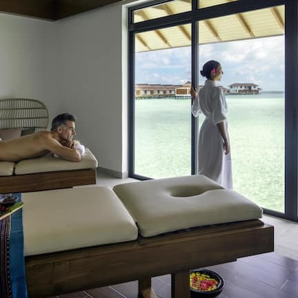 Couples treatment rooms, sauna, hot tub, steam room, body treatments