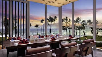 3 restaurants, breakfast, lunch, dinner served; international cuisine