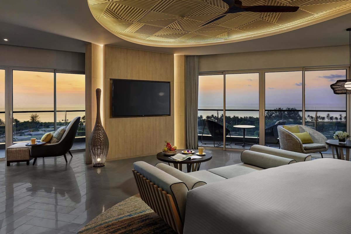 Suite, Executive Privilege Pass, 1 King Size Bed, Ocean View | 1 soveværelse, allergivenligt sengetøj, minibar, pengeskab på værelset