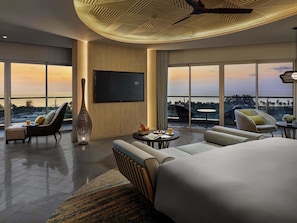 Suite, Executive Privilege Pass, 1 King Size Bed, Ocean View | Allergitestet sengetøy, minibar, safe på rommet og blendingsgardiner