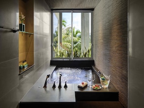 Eco-friendly toiletries, hair dryer, bathrobes, slippers - Pullman Phu Quoc Beach Resort (Phu Quoc)