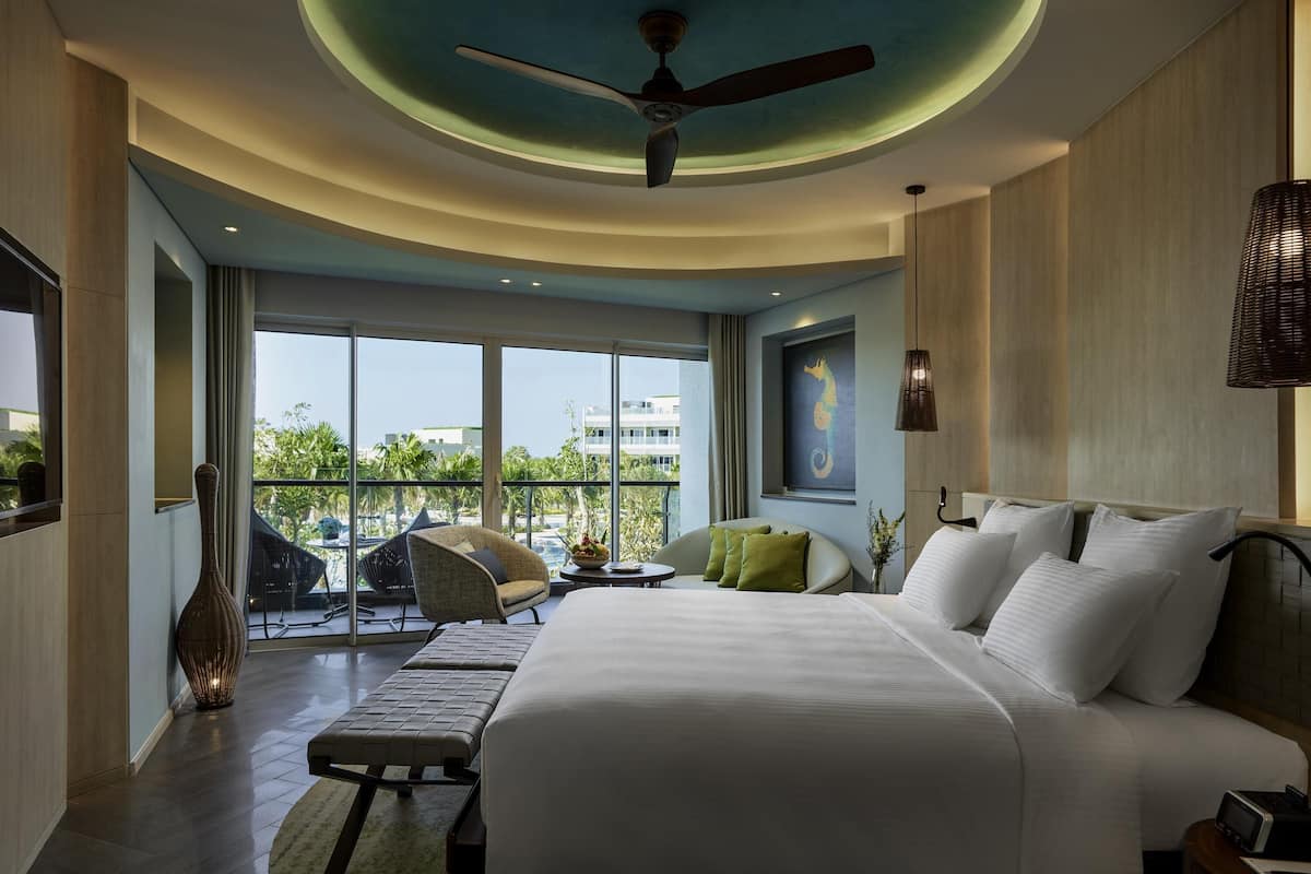 华丽客房, 1 张特大床, 花园景观 | 防过敏的被褥、迷你吧、客房内保险箱、遮光窗帘