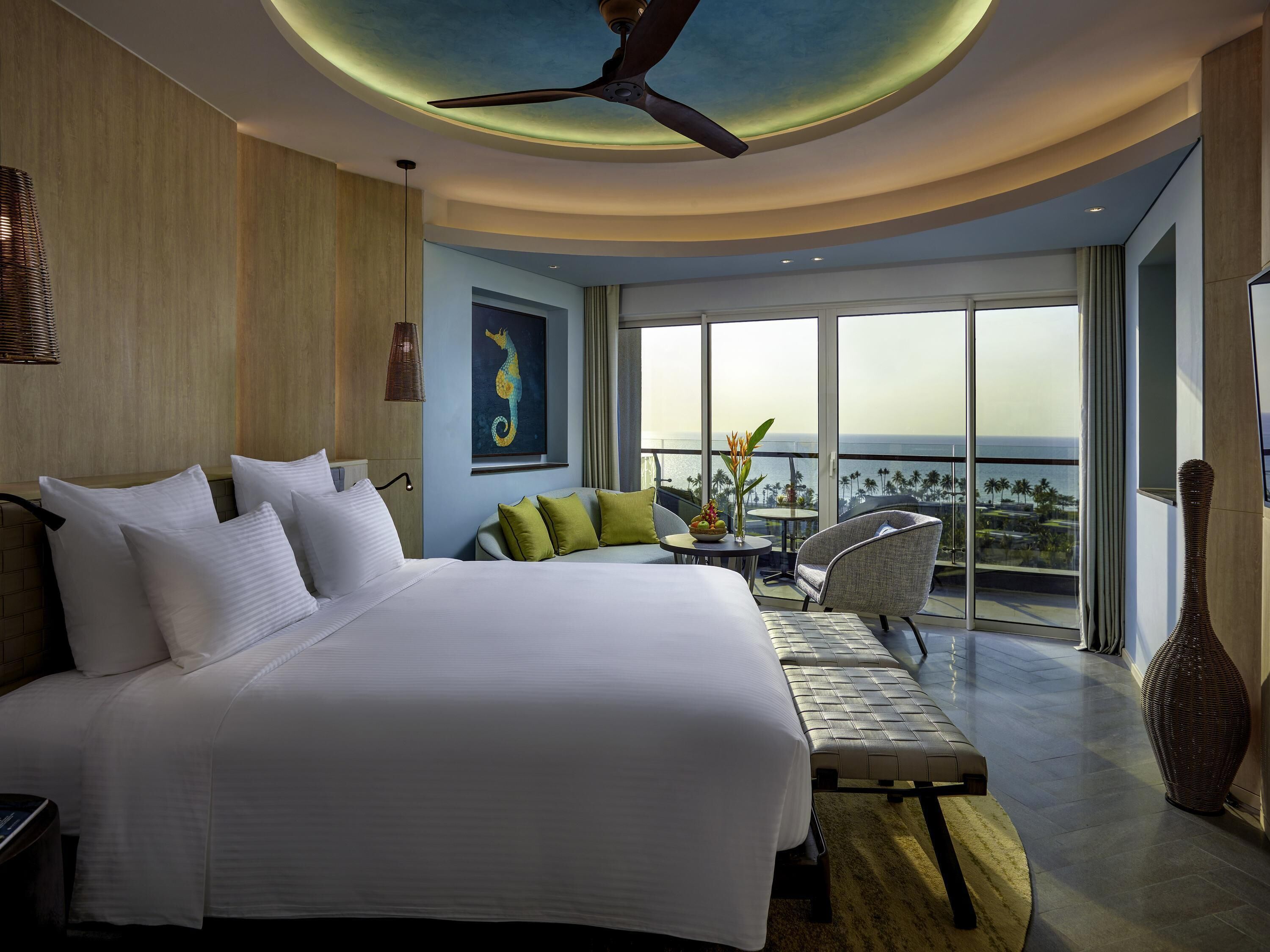 Premium Deluxe Room, 1 King Bed, Ocean View | Hypo-allergenic bedding, minibar, in-room safe, blackout drapes