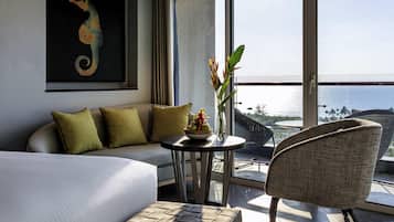 Deluxe Room, 1 King Bed, Ocean View (Premium) | Hypo-allergenic bedding, minibar, in-room safe, blackout curtains