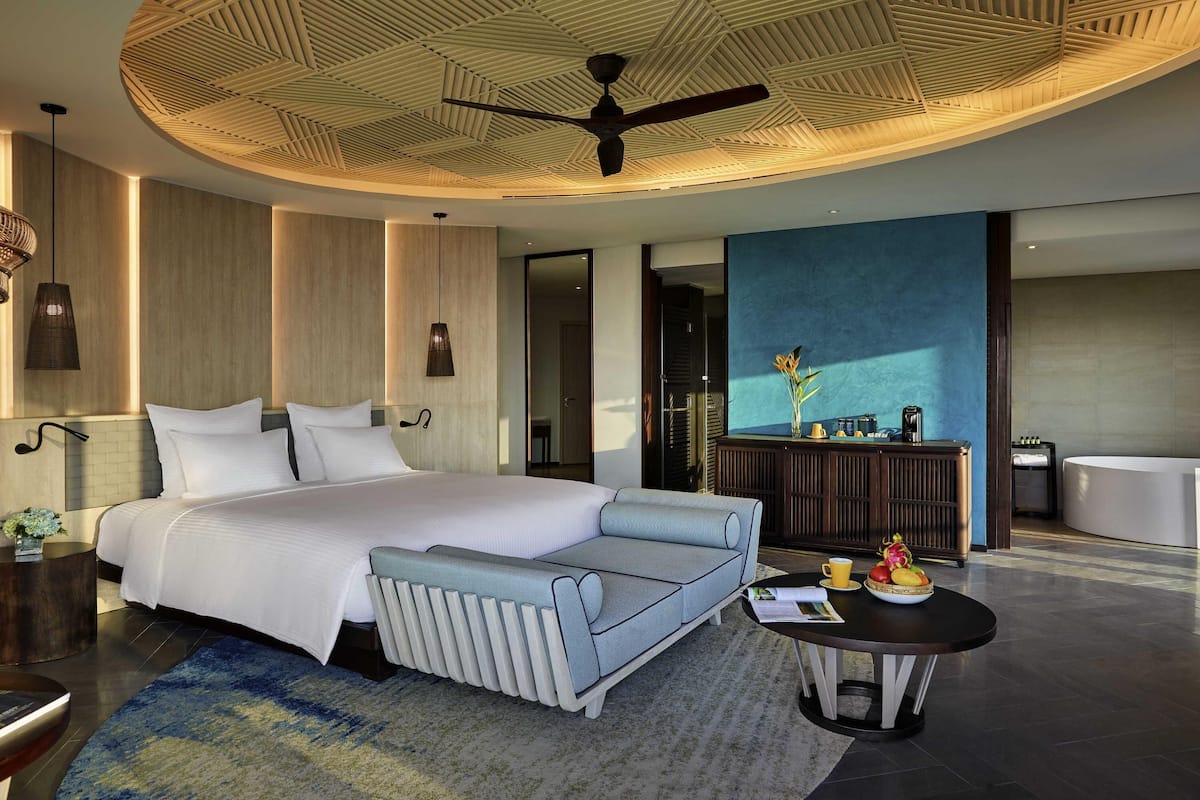 1 bedroom, hypo-allergenic bedding, minibar, in-room safe