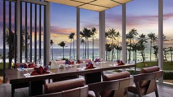 3 restaurants, breakfast, lunch, dinner served; international cuisine