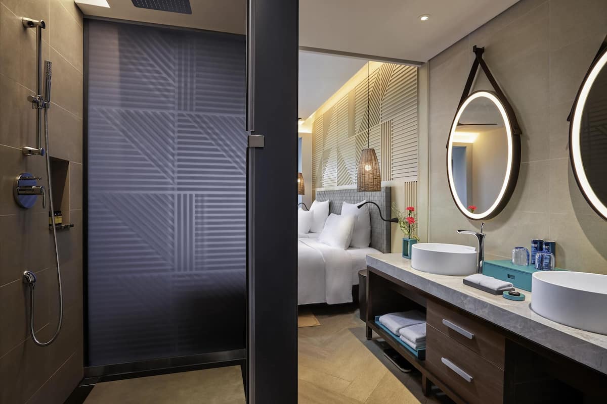 Umweltfreundliche Kosmetikartikel, Haartrockner, Bademäntel, Hausschuhe