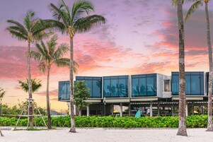 3 restaurantes; se sirven desayunos, almuerzos y cocina internacional 