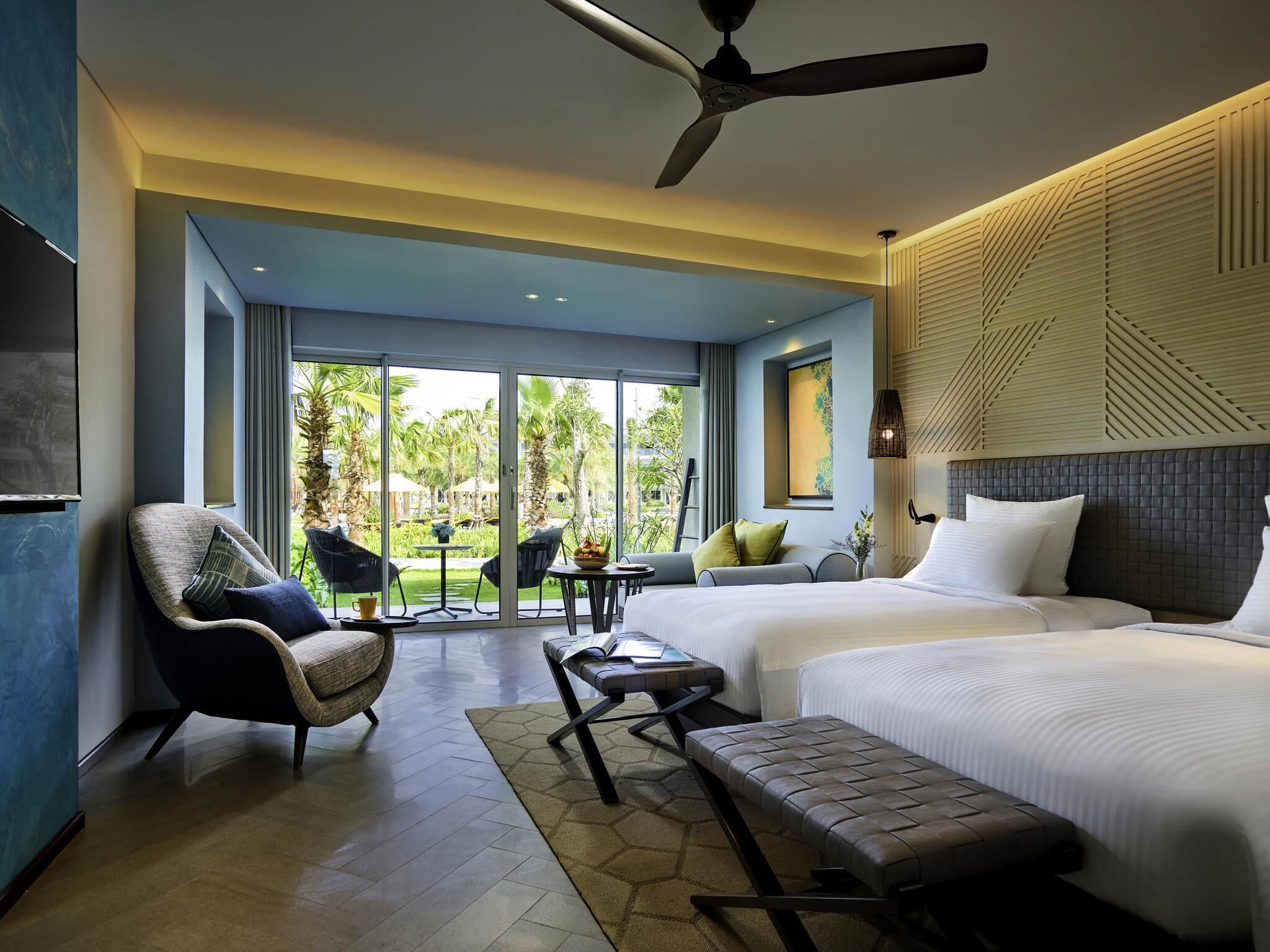 Deluxe Room, 2 Twin Beds, Garden View | Hypo-allergenic bedding, minibar, in-room safe, blackout drapes