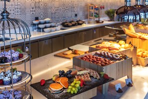 Daily buffet breakfast for a fee