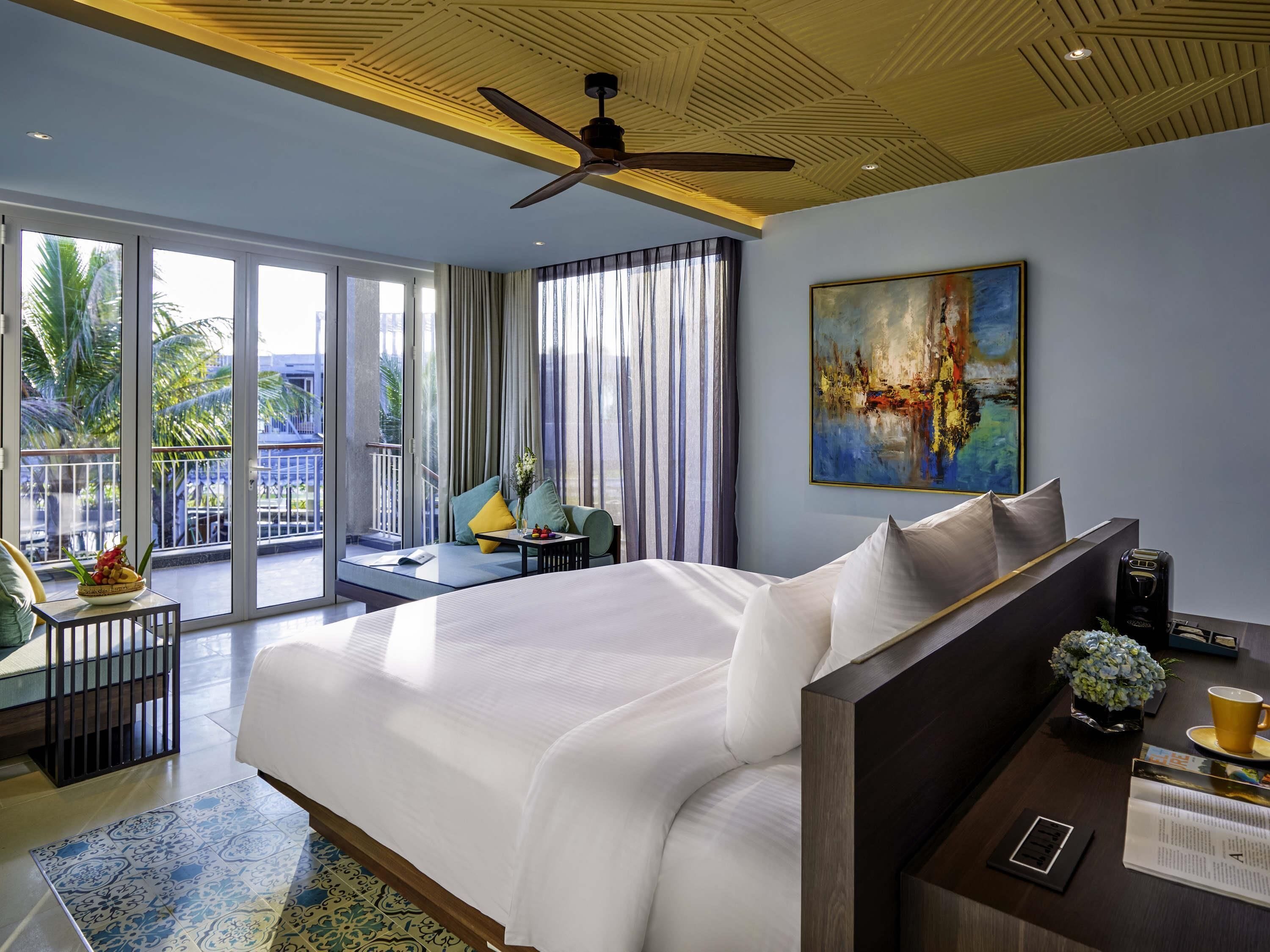 1 bedroom, hypo-allergenic bedding, minibar, in-room safe