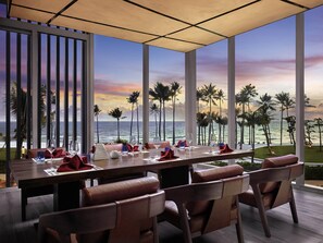 3 restaurants, breakfast, lunch, dinner served; international cuisine