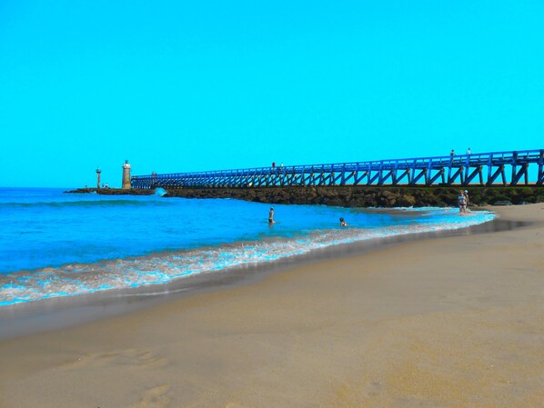 Plage, chaises longues