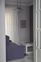 Studio | Iron/ironing board, free cribs/infant beds, free WiFi, bed sheets