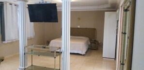 Twin Room | Minibar, desk, bed sheets