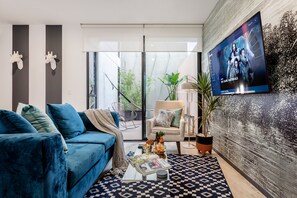 50-inch Smart TV with digital channels, TV, Netflix - Illumé Urban Living - Apartments in the heart of Roma Norte (Mexico City)