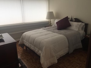 4 slaapkamers, een strijkplank/strijkijzer, gratis wifi, beddengoed