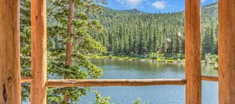 Cabine au bord du lac, poisson, randonnée, bain à remous et planche à pagaie.  