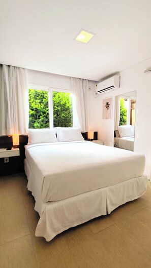 Habitación superior | Ropa de cama de alta calidad, colchones con acolchado adicional, minibar