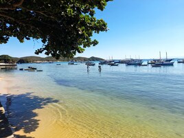 Perto da praia, serviço de traslado de/para a praia grátis 