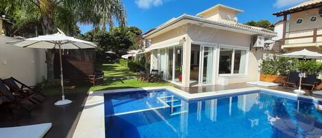 حمّام سباحة خارجي، مقاعد للتشمس