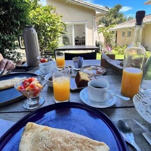 Desayuno bufé gratuito y diario