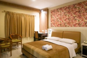 Quarto quádruplo superior, 2 camas Queen, para não fumantes, vista para o jardim | Vista do quarto