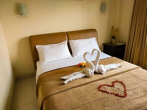 Comfort Double or Twin Room, 1 King Bed, Non Smoking, Garden View | Desk, laptop workspace, blackout curtains, free WiFi