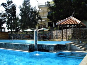 2 piscinas al aire libre