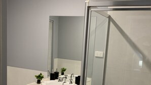 Unclassified image, 5 of 7, button - Comfortable 4 Bedroom house in Shepparton (Shepparton)