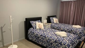 4 chambres, fer et planche à repasser, Wi-Fi gratuit, draps fournis