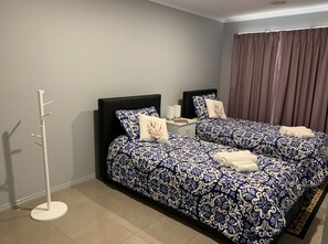 4 chambres, fer et planche à repasser, accès au Wi-Fi (inclus)