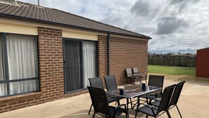 Unclassified image, 3 of 7, button - Comfortable 4 Bedroom house in Shepparton (Shepparton)