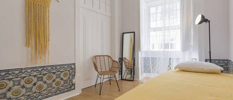 4 habitaciones, tabla de planchar con plancha y cuna de viaje