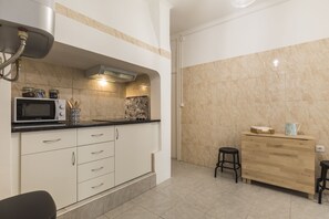 Fridge, microwave, stovetop, electric kettle