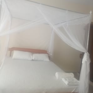 Iron/ironing board, bed sheets